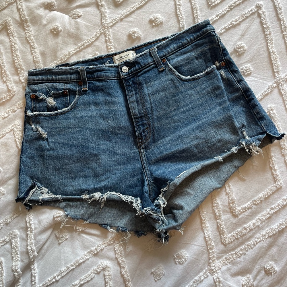 Abercrombie and fitch high rise mom short curve love